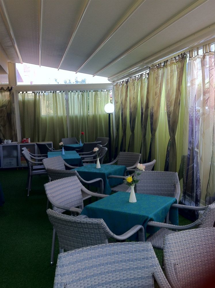 Hotel La Maison Jolie Fiumicino Exterior photo