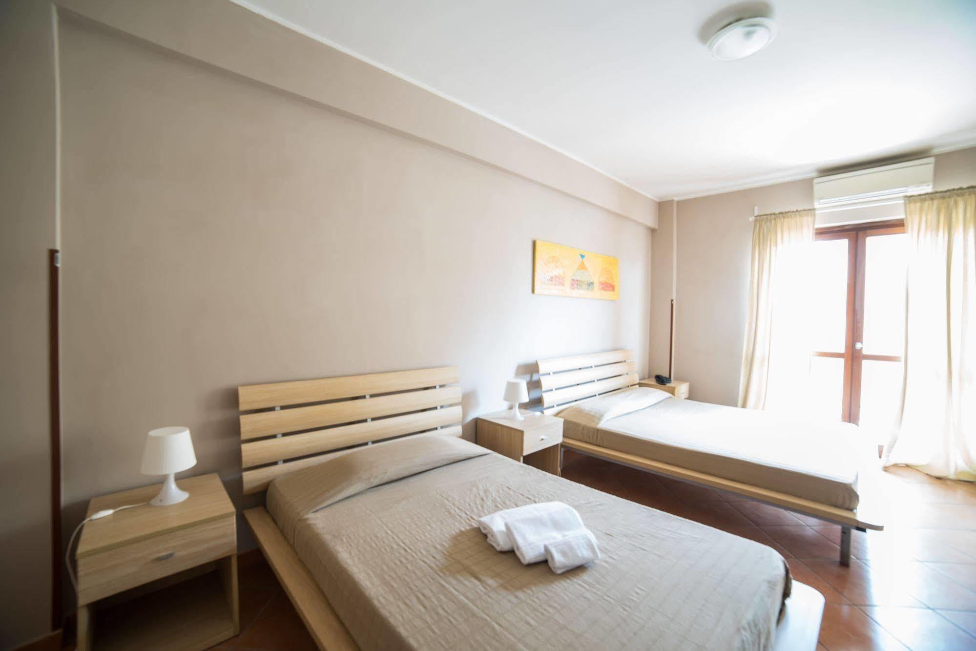 Hotel La Maison Jolie Fiumicino Exterior photo