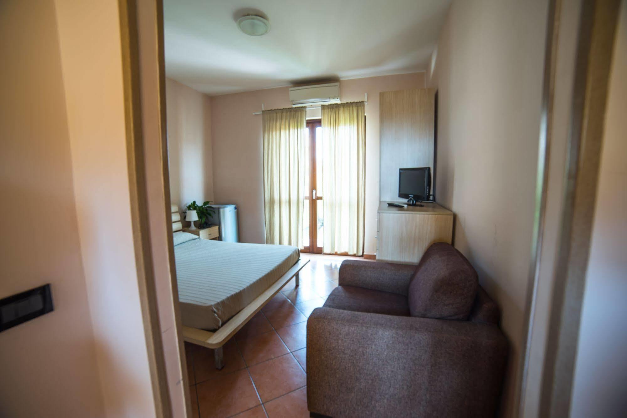 Hotel La Maison Jolie Fiumicino Exterior photo