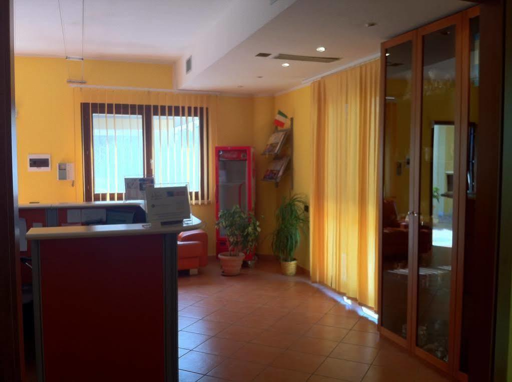 Hotel La Maison Jolie Fiumicino Exterior photo